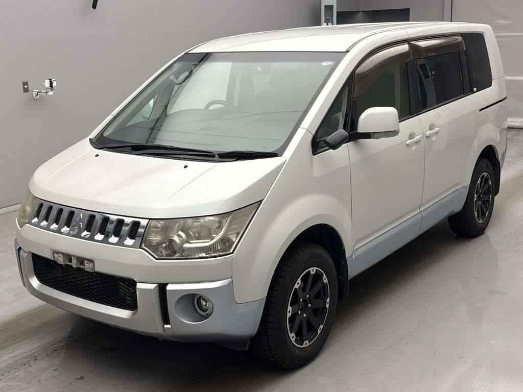 2013 MITSUBISHI DELICA