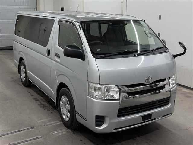2018 TOYOTA HIACE