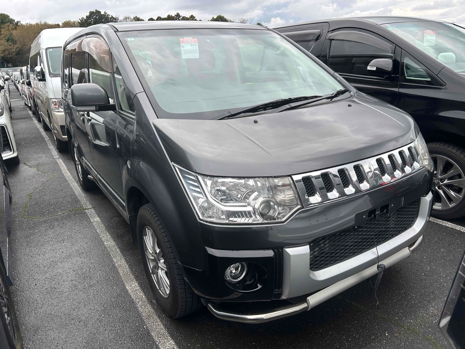 2015 MITSUBISHI DELICA