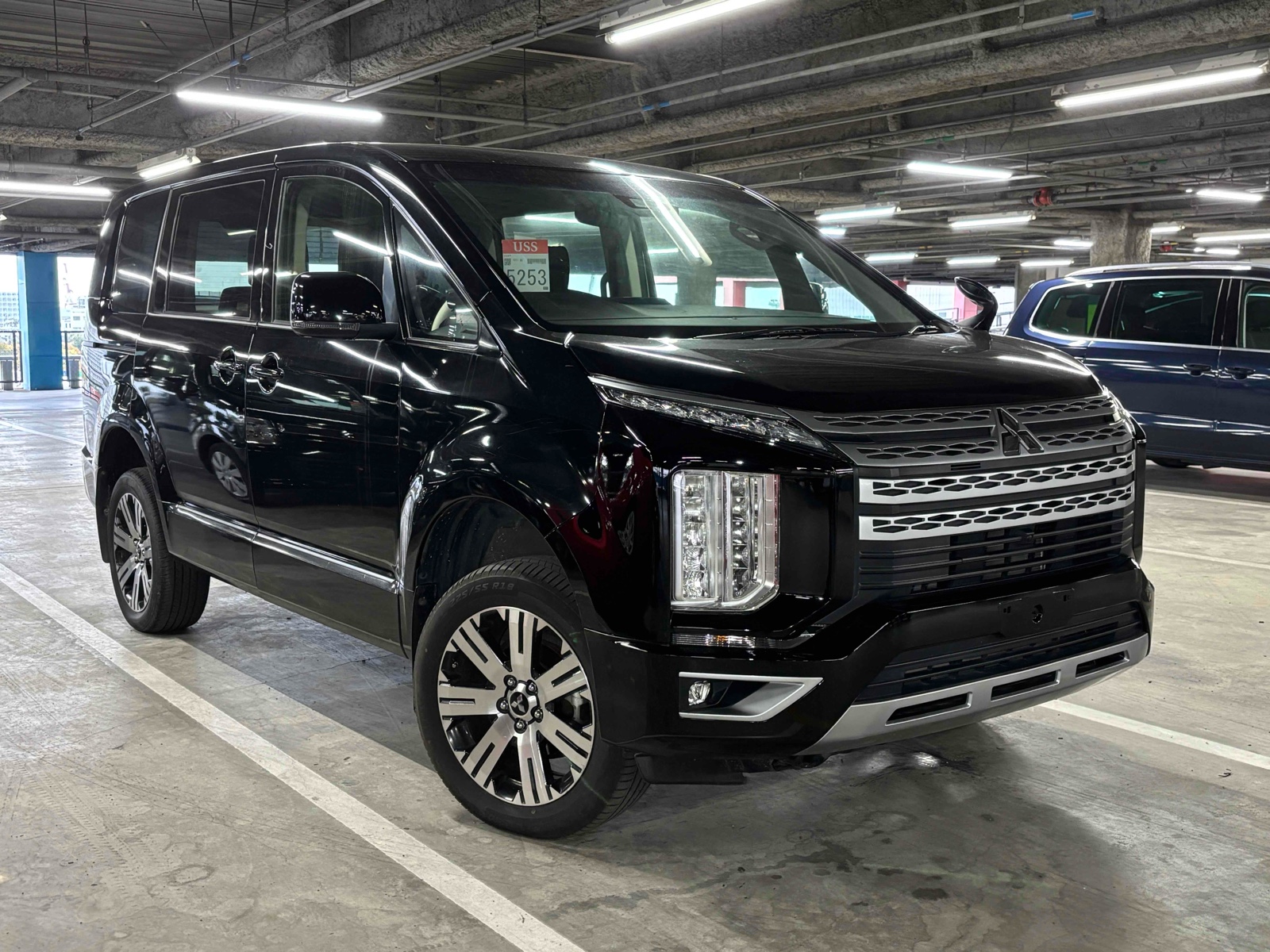 2019 MITSUBISHI DELICA