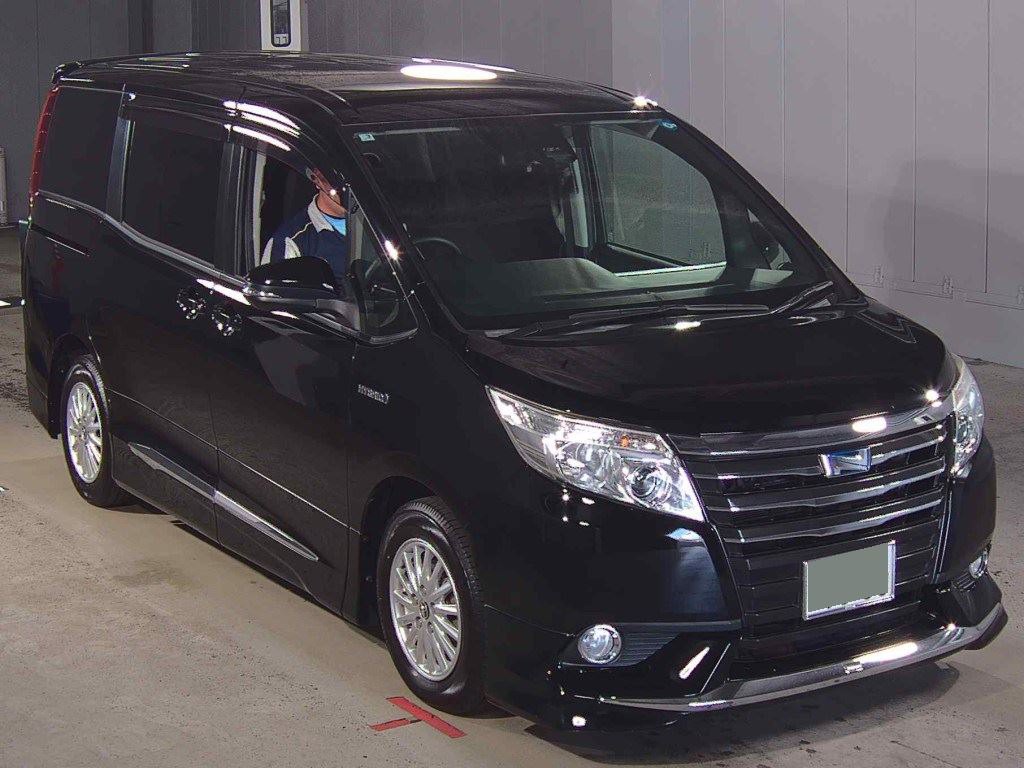 2017 TOYOTA NOAH