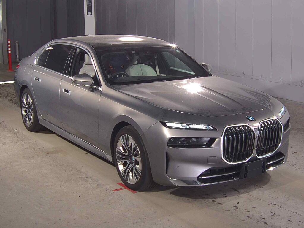 2022 BMW 740I