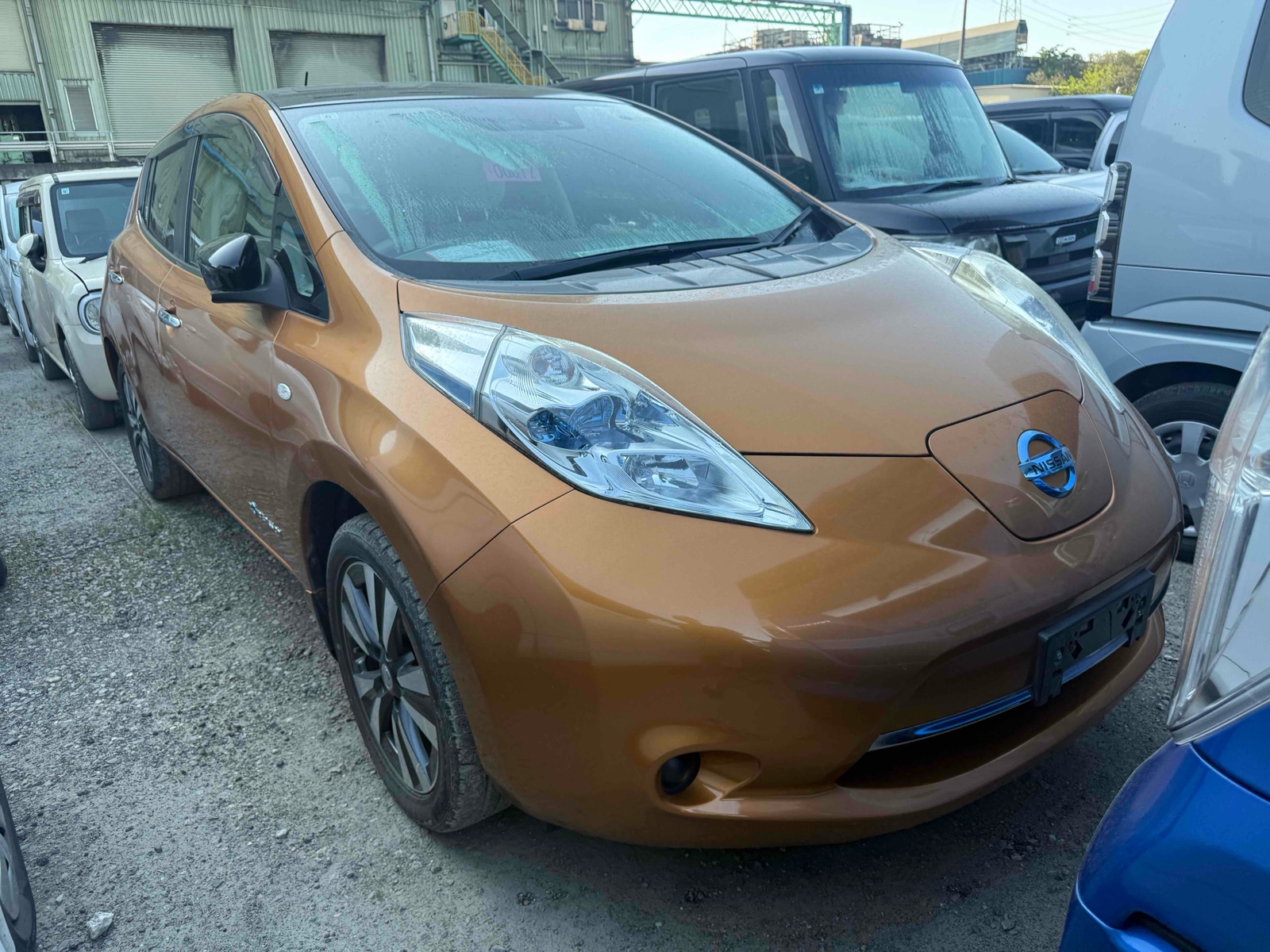 2017 NISSAN LEAF