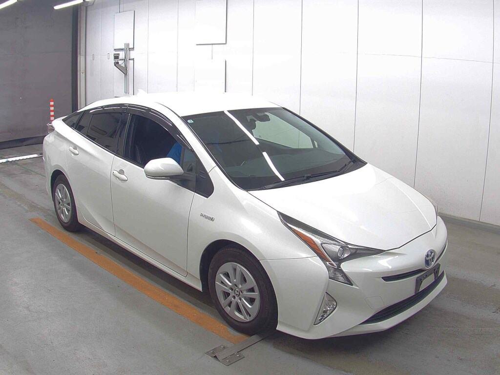 2016 TOYOTA PRIUS