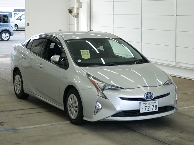 2016 TOYOTA PRIUS