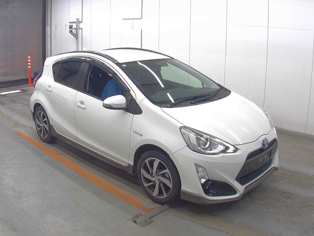 2015 TOYOTA AQUA