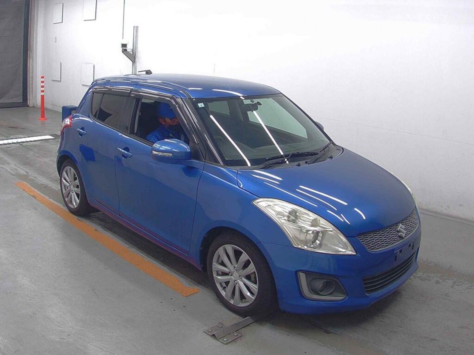 2015 SUZUKI SWIFT