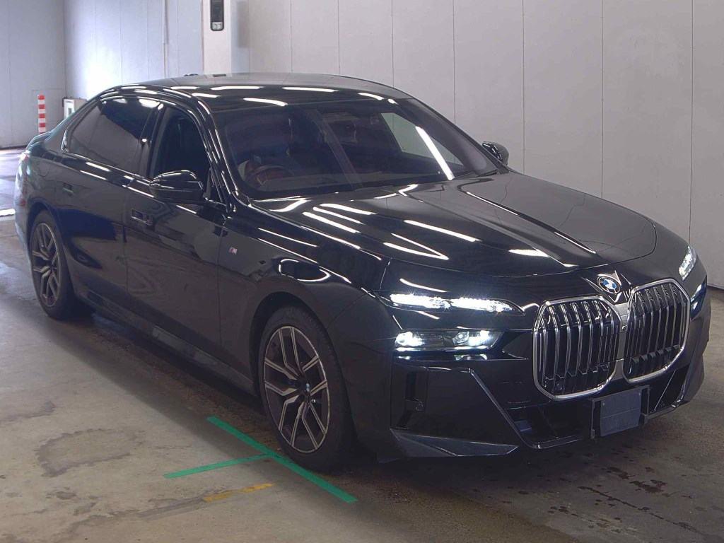 2023 BMW 740