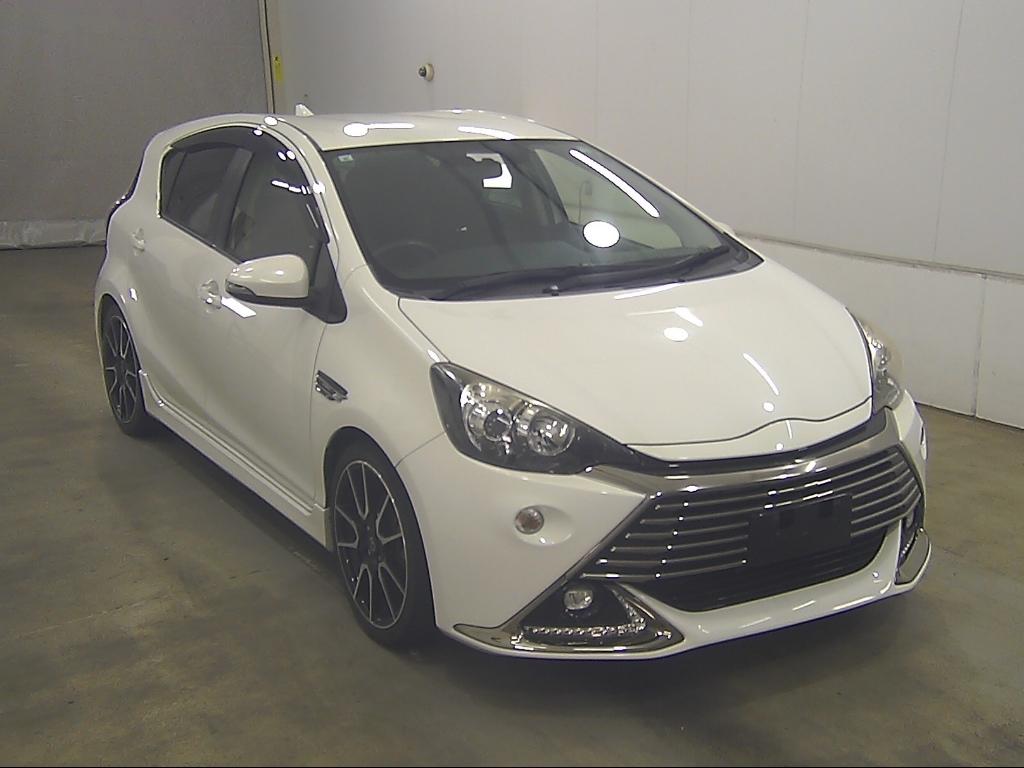 2015 TOYOTA AQUA