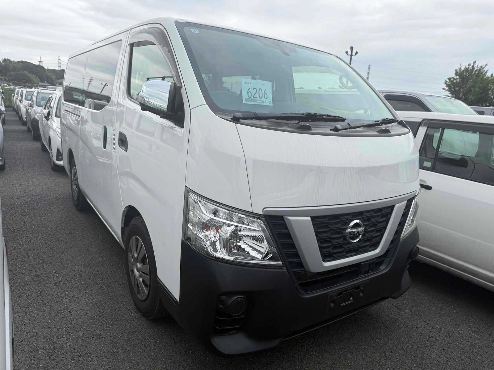 2021 NISSAN CARAVAN