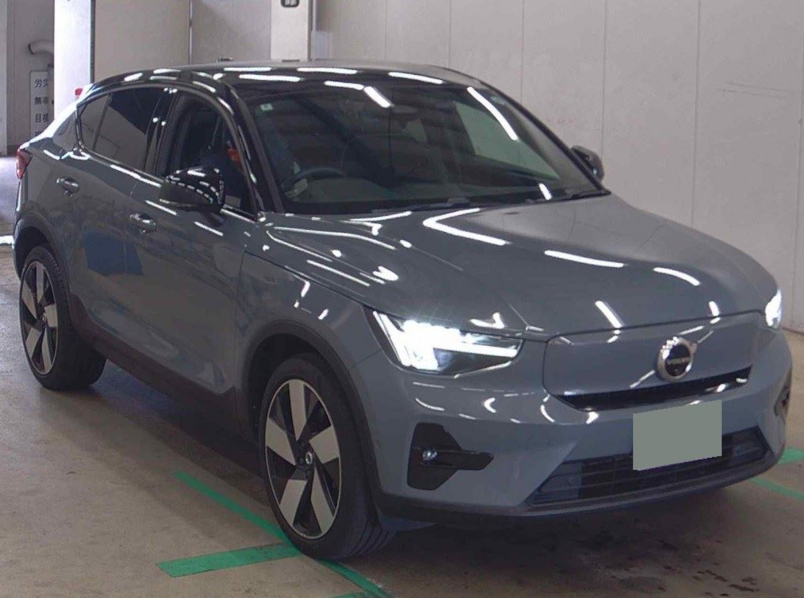 2022 VOLVO C40